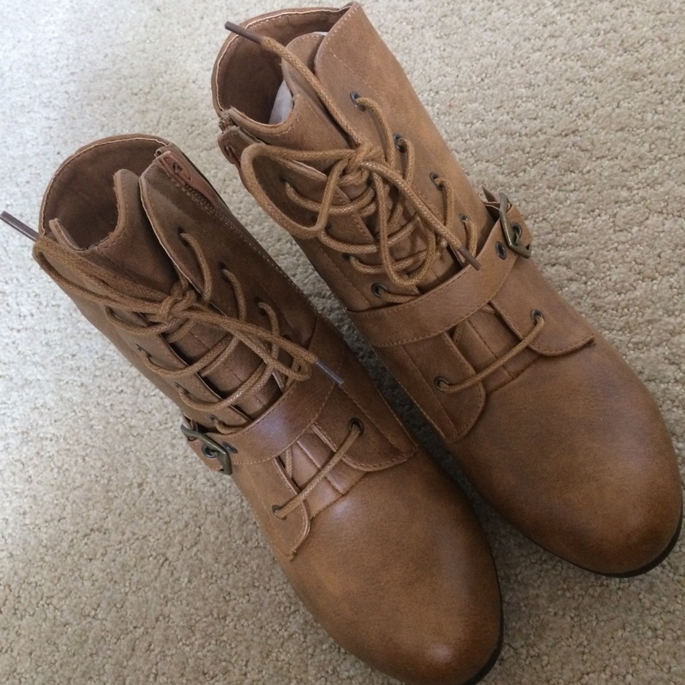 LAST PAIR! Kisses by 2 Lips booties - Picture 8 of 8